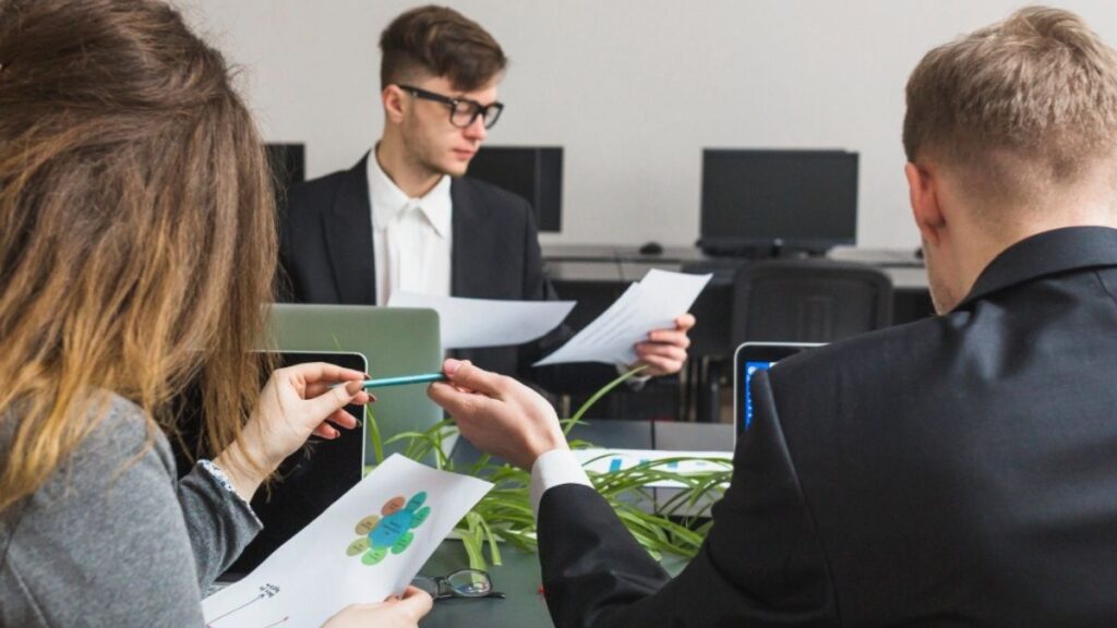 Managed Uniform Programs: The Complete Business Guide