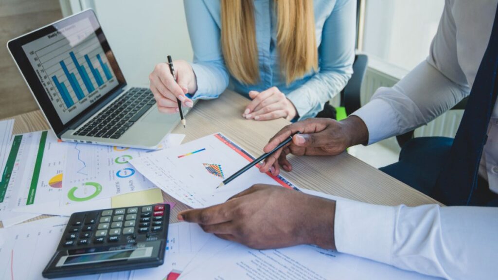 How Personal Bookkeeping Services Help You Stay Financially Organized All Year Long